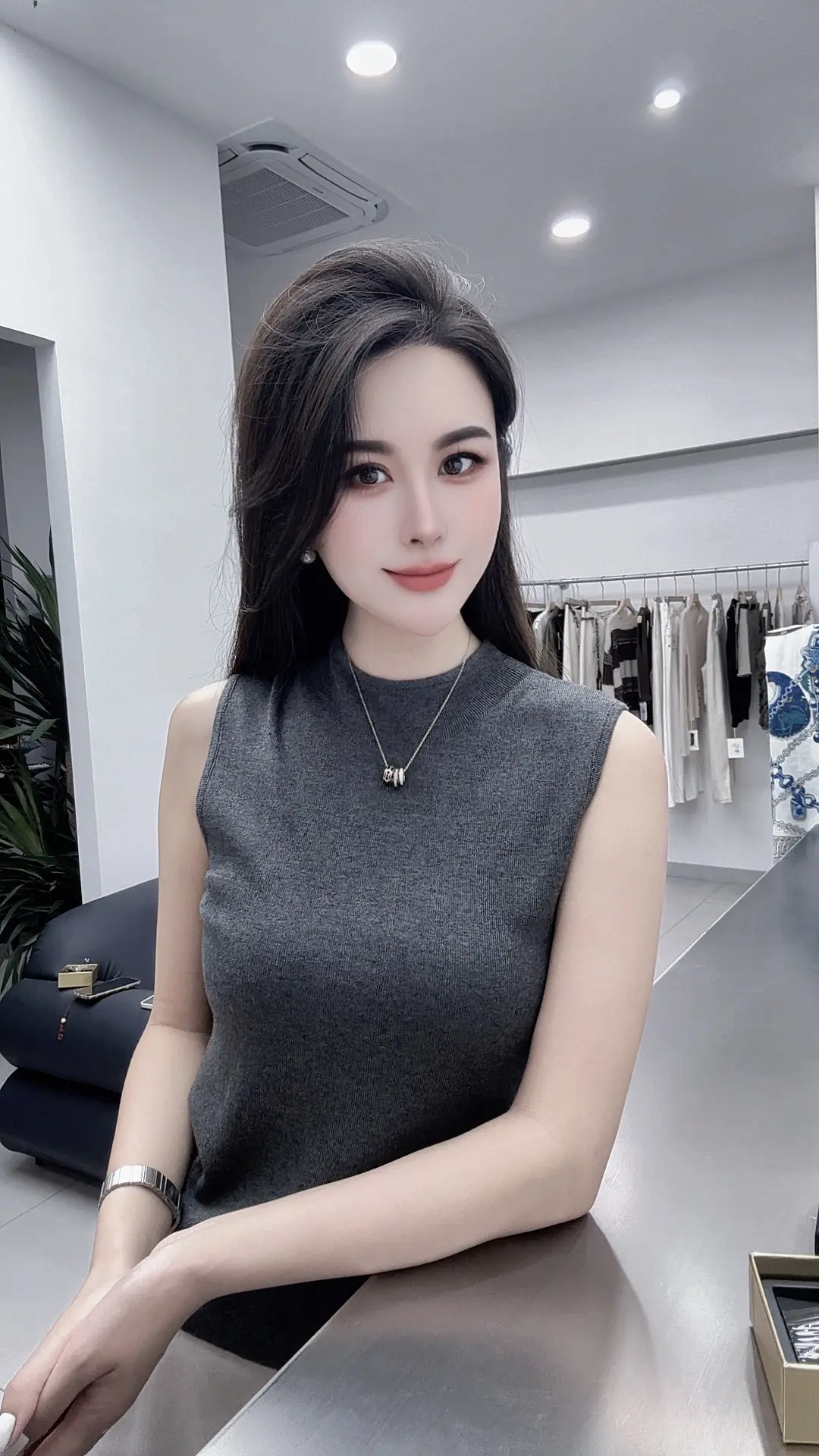 一个重情重义的人很多时候确实会被部分人拿捏，但你发现，这部分真性情的人...