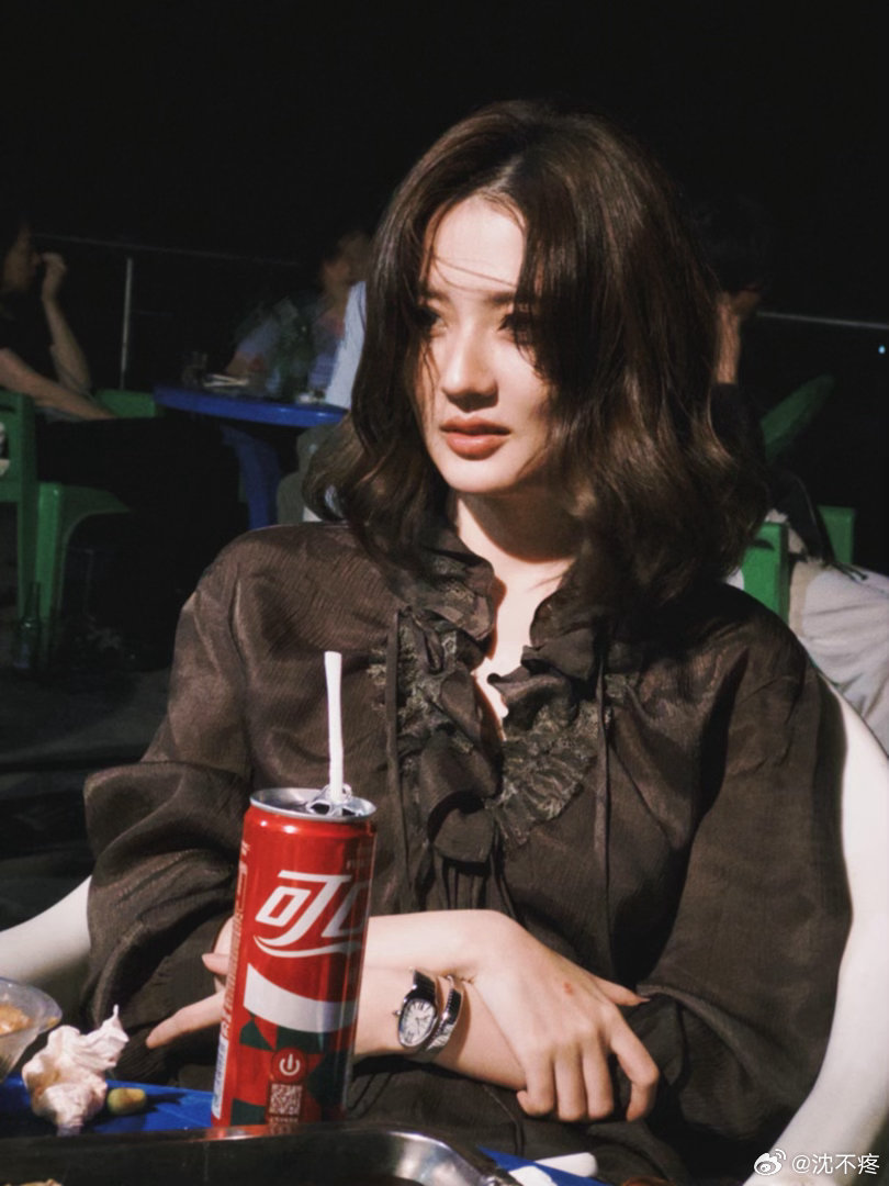 wok徐璐现在怎么这么熟女了！我印象里还是玉娆清清丽丽的脸[流鼻血] ​​​