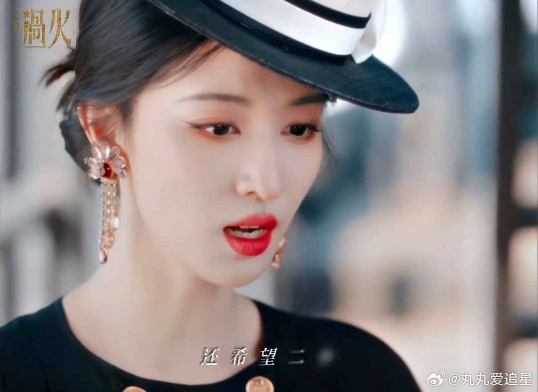 王楚然新剧上位者姿态拿捏 《过火》这段对手戏反复回看，王楚然将上位者谈判的从容凌