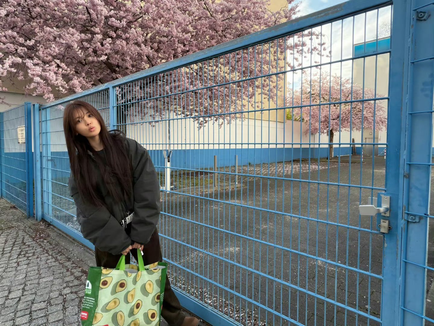 杨超越法国九宫格杨超越法国明信片 太萌了杨超越 完全萌妹！谁懂杨超越有多可爱！ 