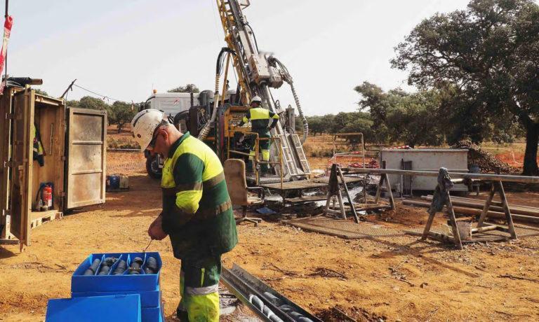 矿业高管被指控劫持巴西锂矿权
彭博社

加拿大矿产勘探公司Emerita Res