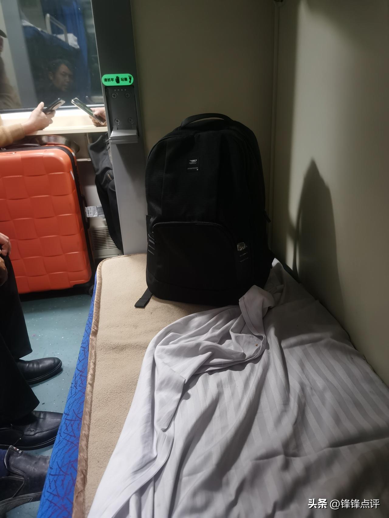 下午十二点半坐火车去宁波，c288列车，因为没有硬座，就买了卧铺下，很便宜！好像