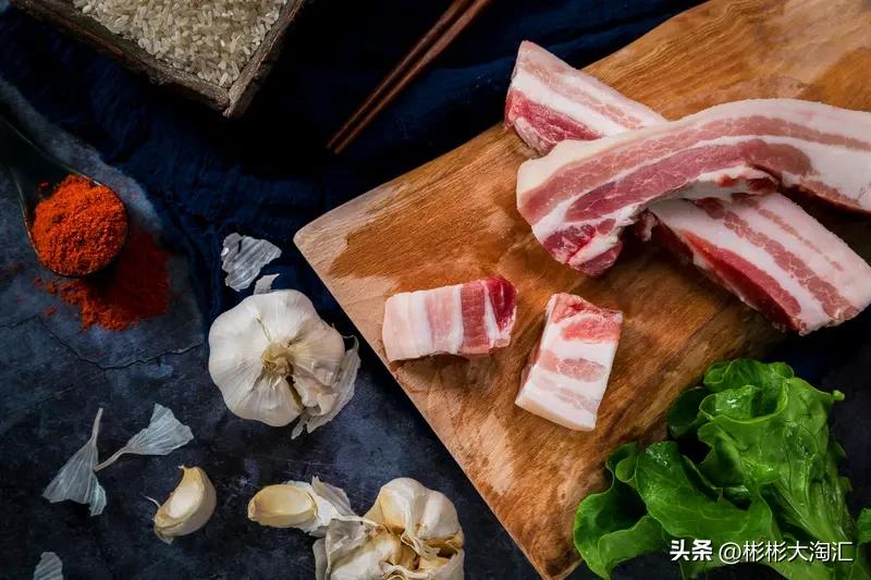 我超爱自己做饭！自己做饭就像一场自由的创作。之前我照着网上教程做红烧肉，从选肉开