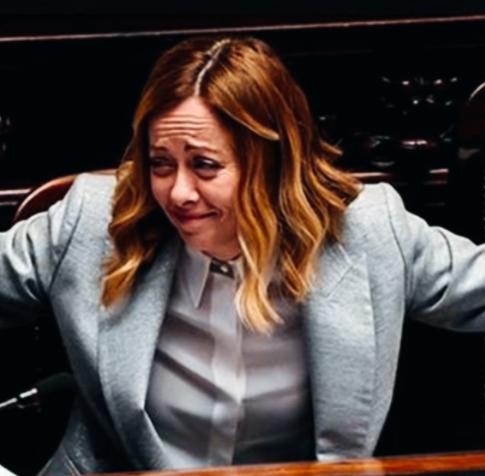 梅洛尼这是开个会，都成了表情包了啊！
这表情是不是很有特点和个性啊！
这些表情是