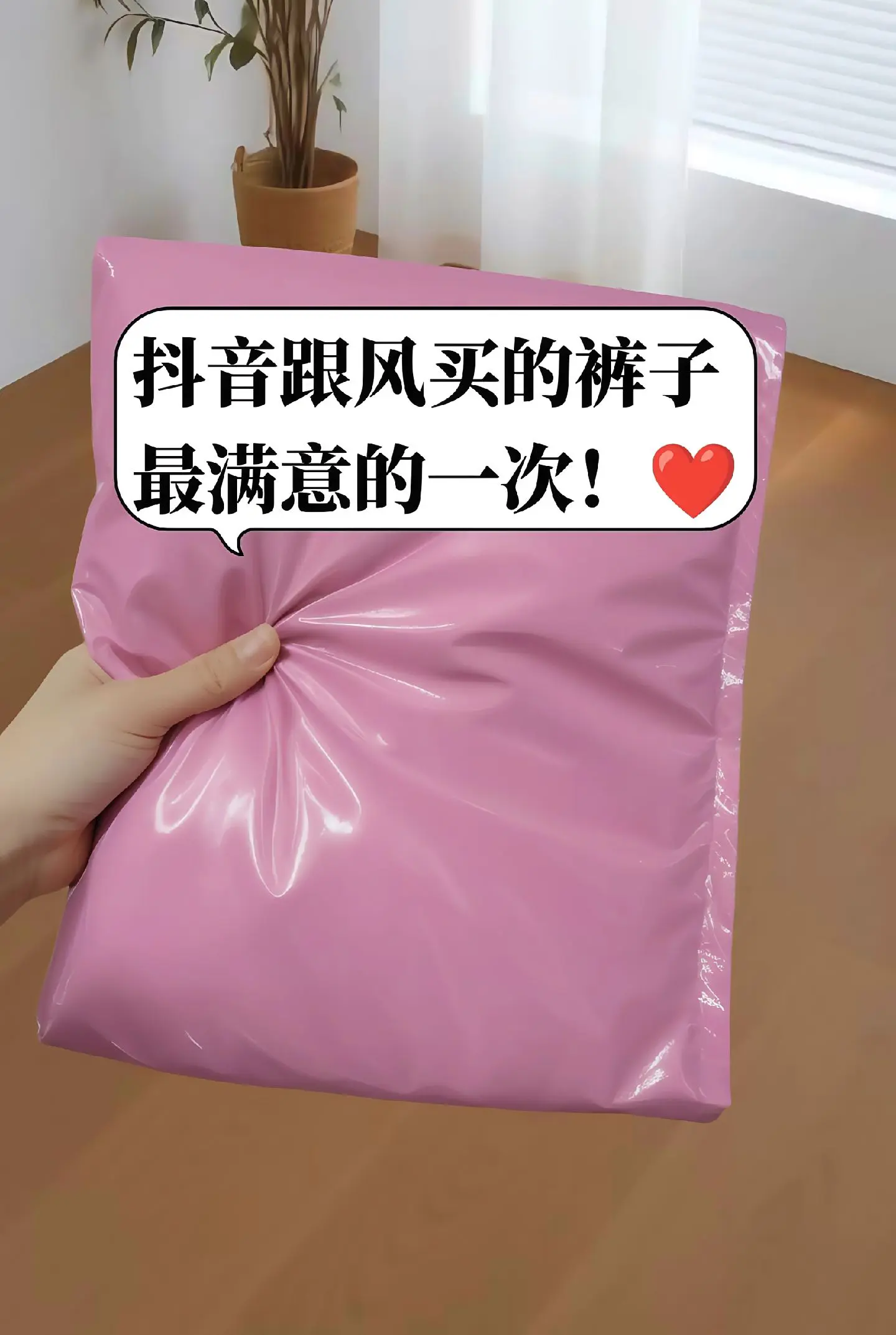 秋冬款的港风复古高腰窄版直筒牛仔裤。哇塞，这条裤子真的太百搭了，不管搭...