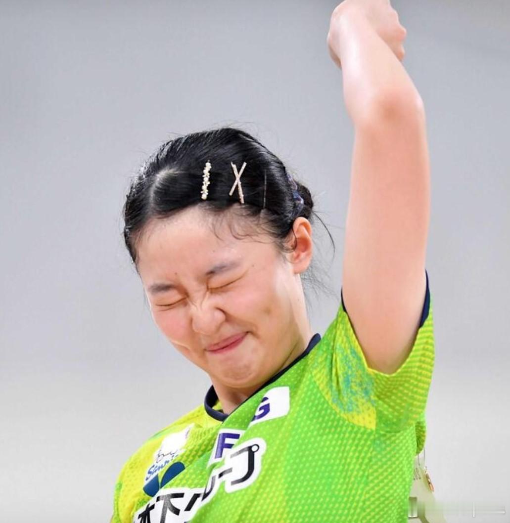 张本美和   全日青三连冠  在全日本锦标赛的青少年组比赛中，张本美和（16岁•