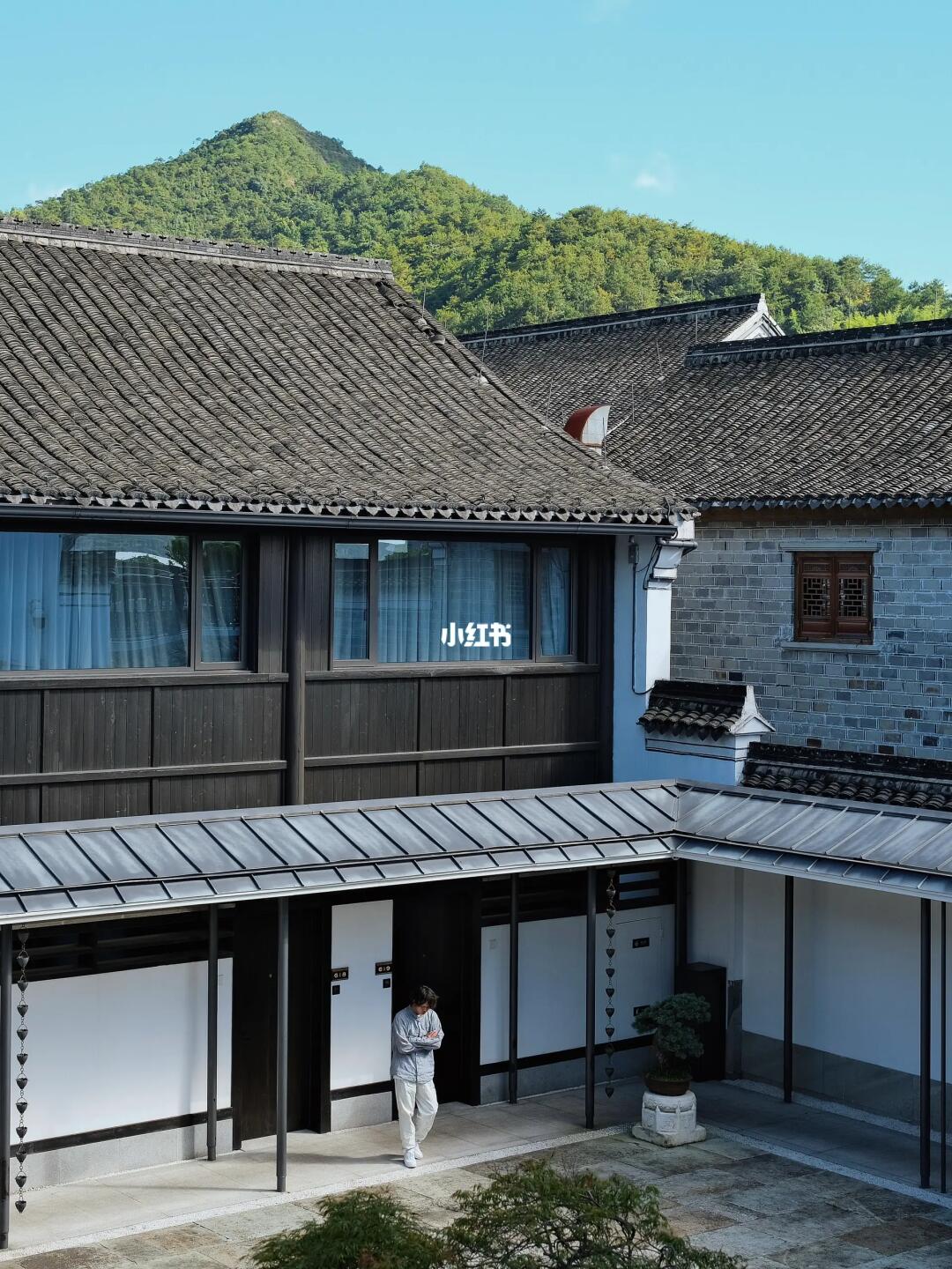 在东钱湖畔，住进山水画卷里