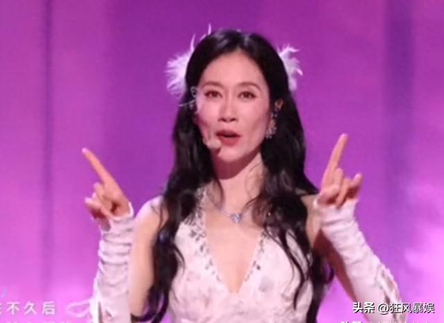 温峥嵘穿甜妹裙跳舞惹争议，中年演员的出路，是网红还是戏骨

温峥嵘穿甜妹裙跳舞的