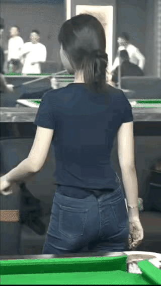 一起来台球室偶遇小姐姐啦