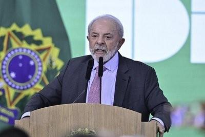 中国正面击败特朗普后，第二个“关税战胜国”出现了。特朗普第二次上台后，疯狂搞“贸