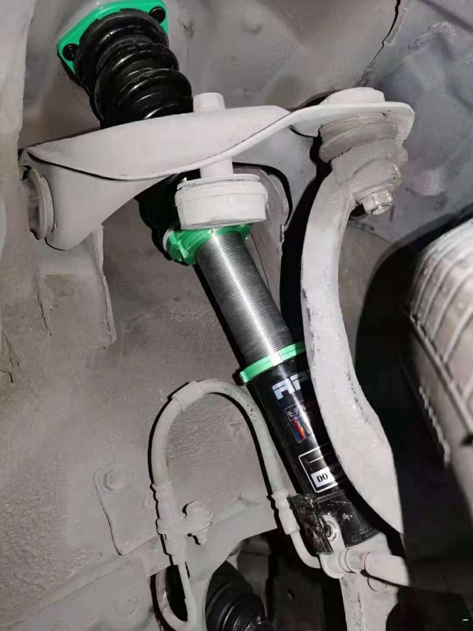 阴阳怪气理想的博主看看，你们的外国爹上摆臂也有mass damper[哼] 