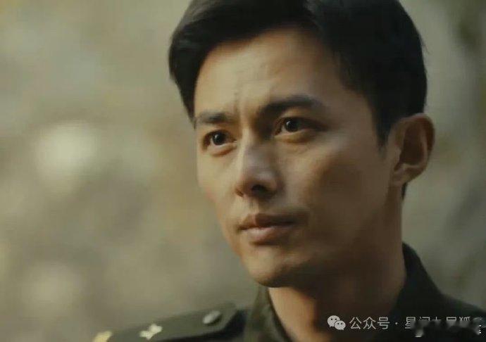 叶祖新亲制旺事业手串送网友 叶祖新公开求职后，坦言事业有所变化，但保持积极态度。