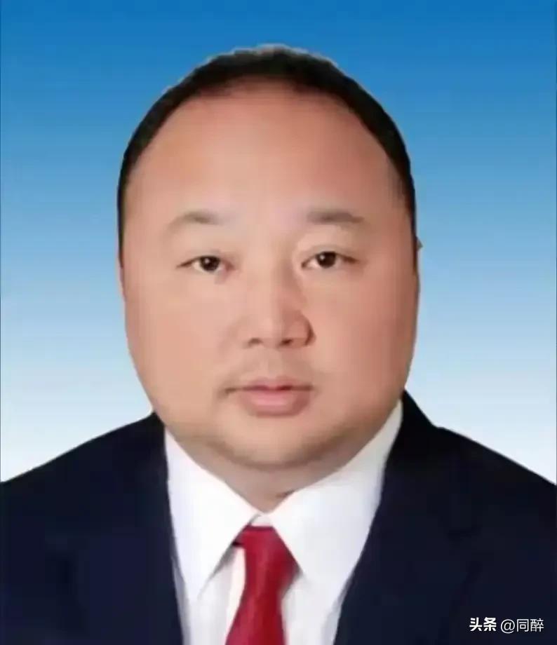 他当官后，不但出外在形象和做运动员时发生了天翻地覆的巨大变化，而且内心也变的贪婪