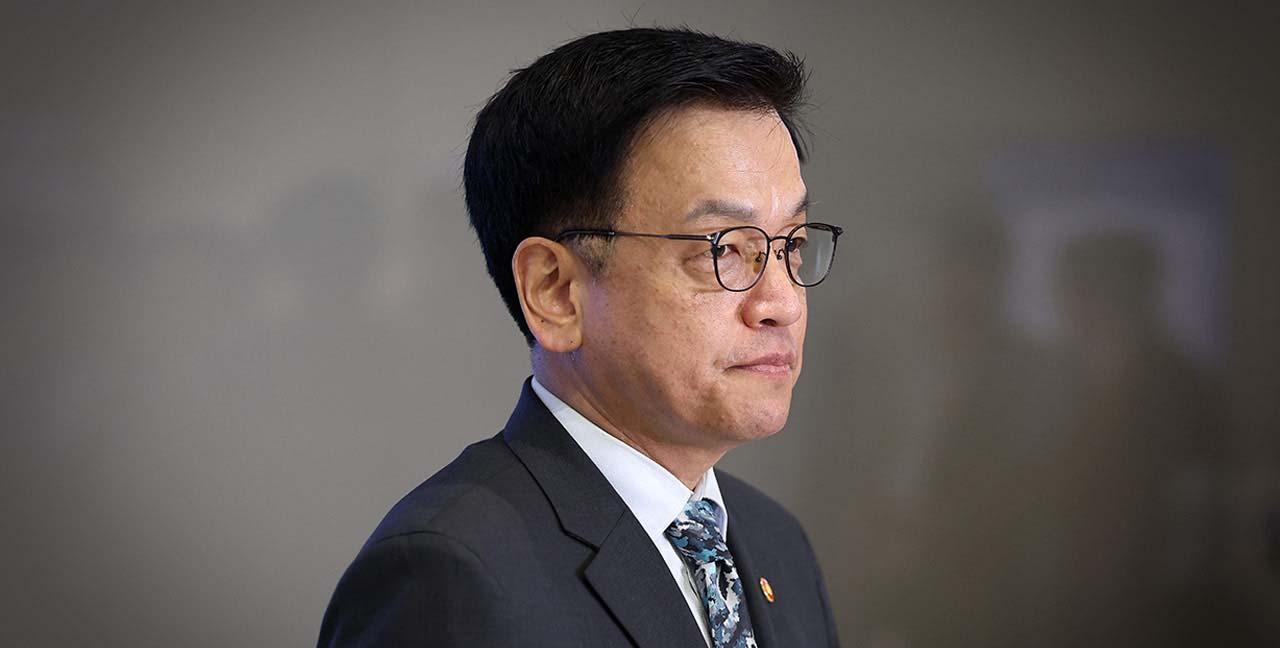 快讯！快讯！
 
韩国法院突然宣布了。
 
今天在首尔中央地方法院刑事合议33部