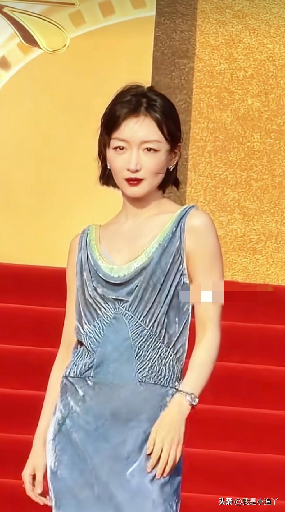 周冬雨网上淘来的这几百块的裙子，凭啥赢了全场高定？

近日，CMG电影盛典的红毯