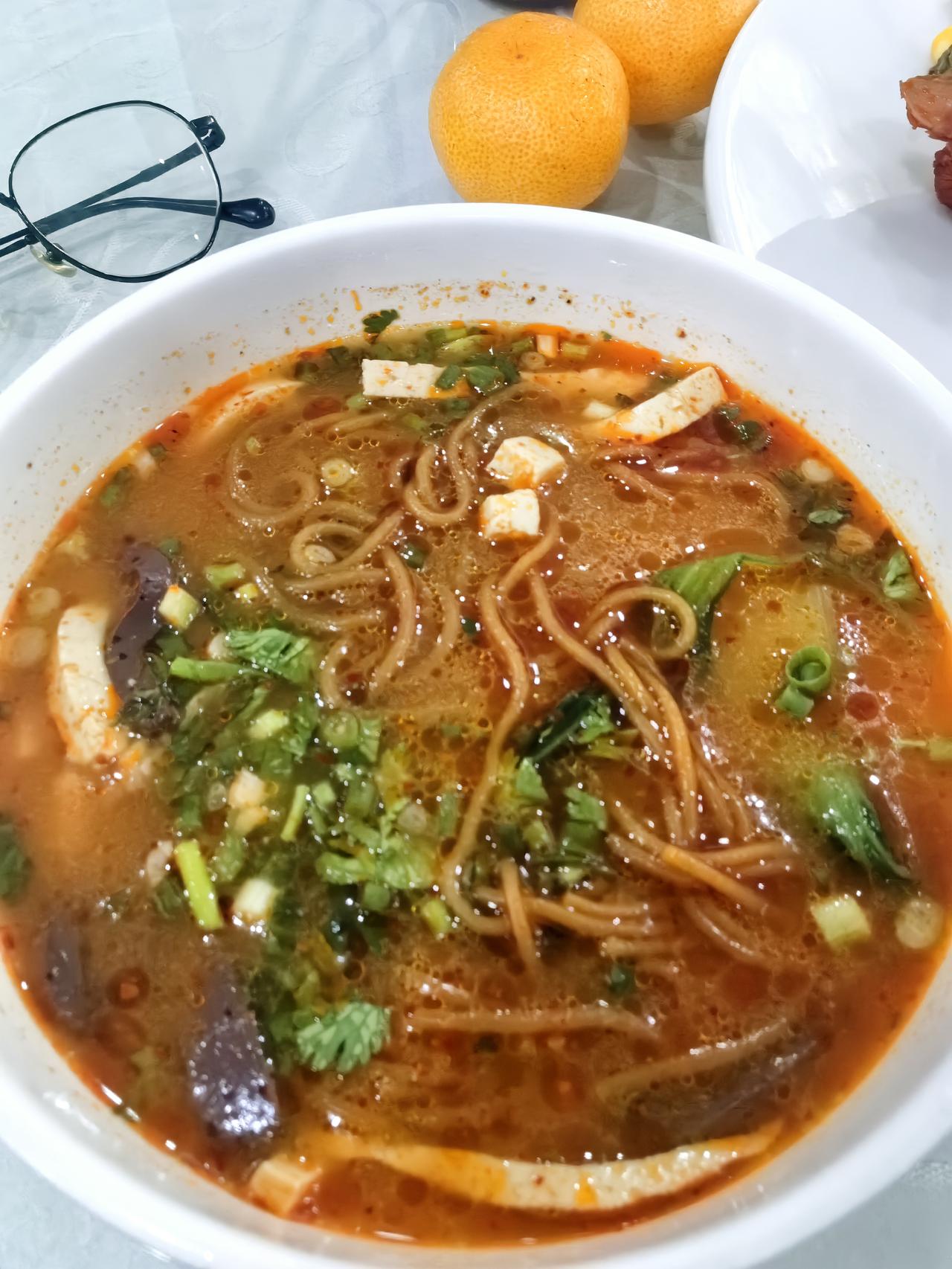 晒图笔记大赛就好这一口：荞麦饸饹！好吃😋的不要不要的，口水流一地…～🤤🤤