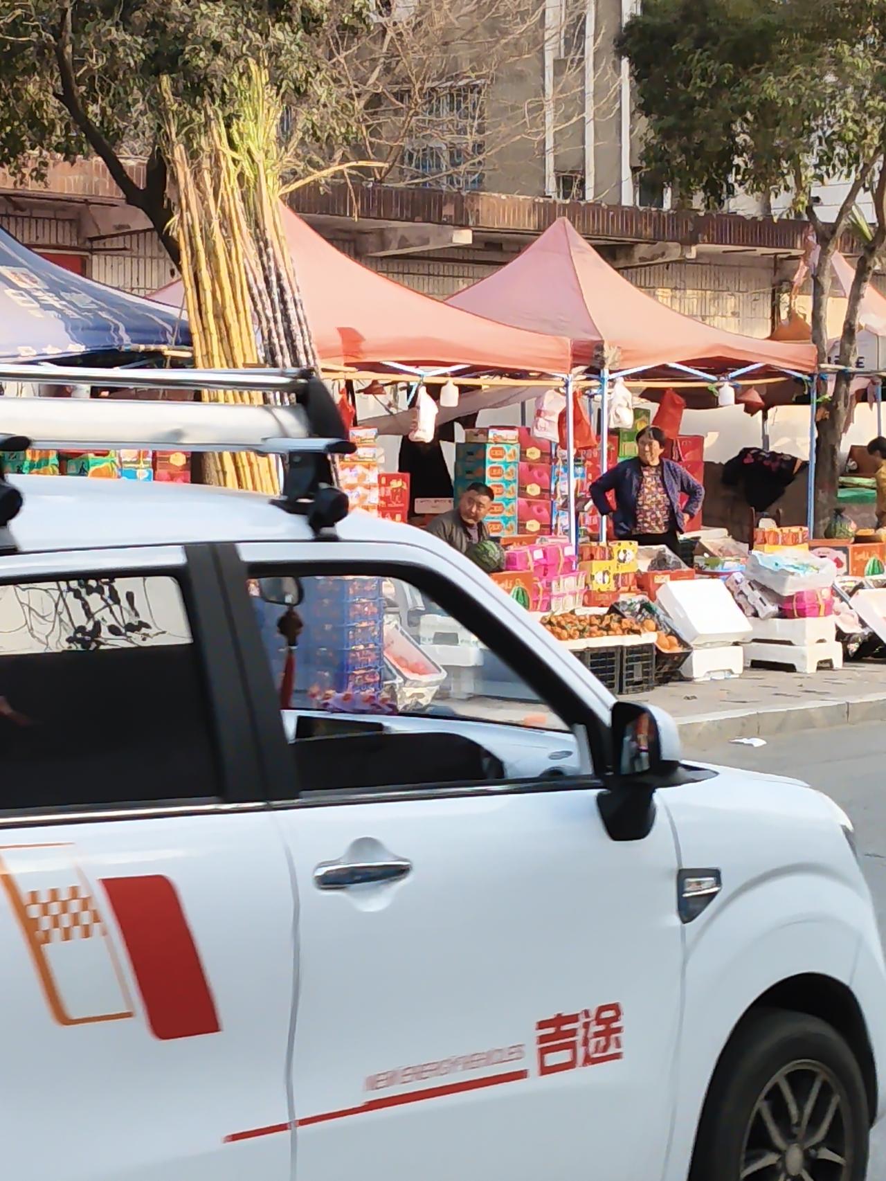 记录我的2026马上过年了。买春联儿的特别多。这东西能挣多少钱呢？加上剩下的，估