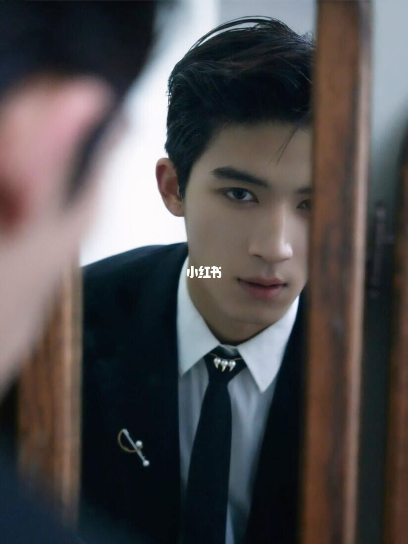 发现没？他只能看别人谈恋爱，自己一点不会