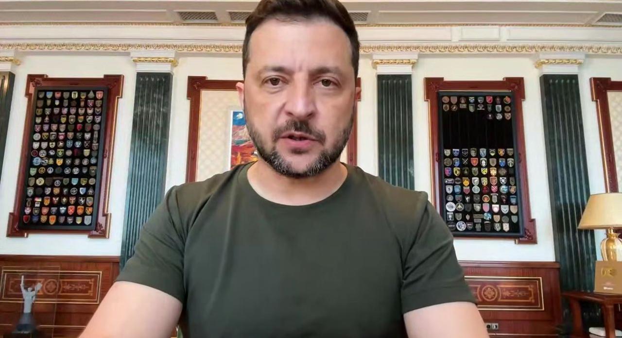 泽连斯基：今夜乌克兰再次陷入不安。俄罗斯人继续打击能源部门和平民，这表明目前的施