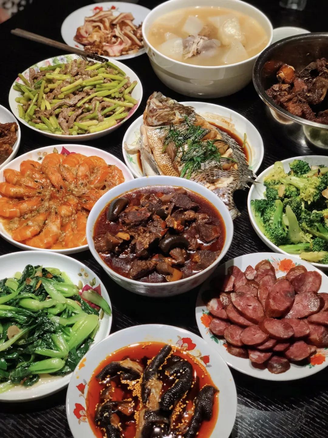 【爱做饭的人幸福感更高】
        爱做饭的人幸福感更高，这话一点不假。走