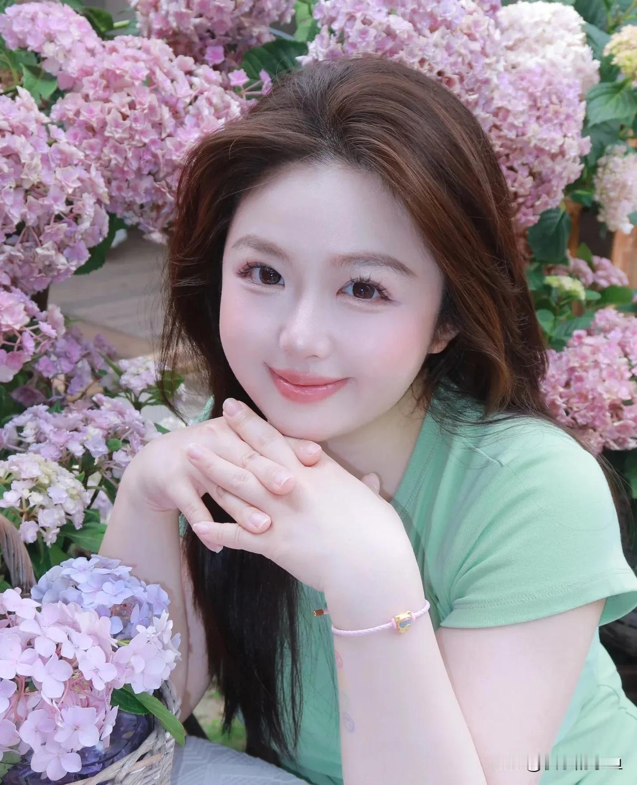 这上联透着股看透世事的淡然，悬了快一年，愣是没遇着能对上的下联。都说这地界藏着不