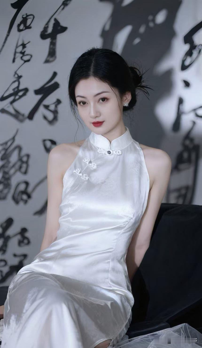 优雅旗袍，东方韵味，尽显古典之美来西安必吃的美食是什么？ 国风范中式旗袍 旗袍配
