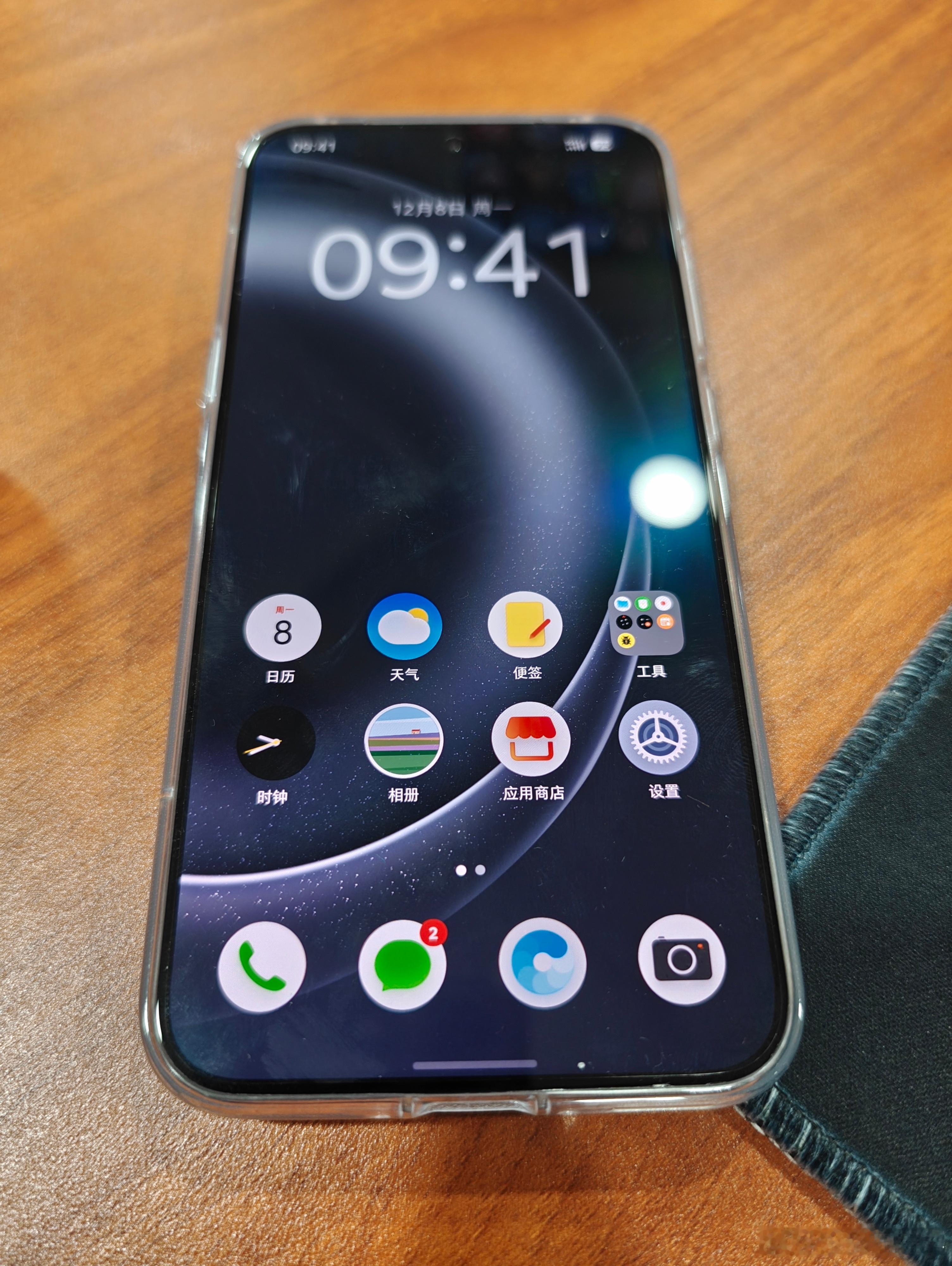 豆包手机界面和锤子并不像啊，感觉还是比较粗糙的，就简单的圆形，不过系统是真的纯净