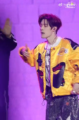 付辛博付辛博现役法拉利 付辛博这一滑直接滑进心坎里！抢玫瑰时身手敏捷，抢到后回头