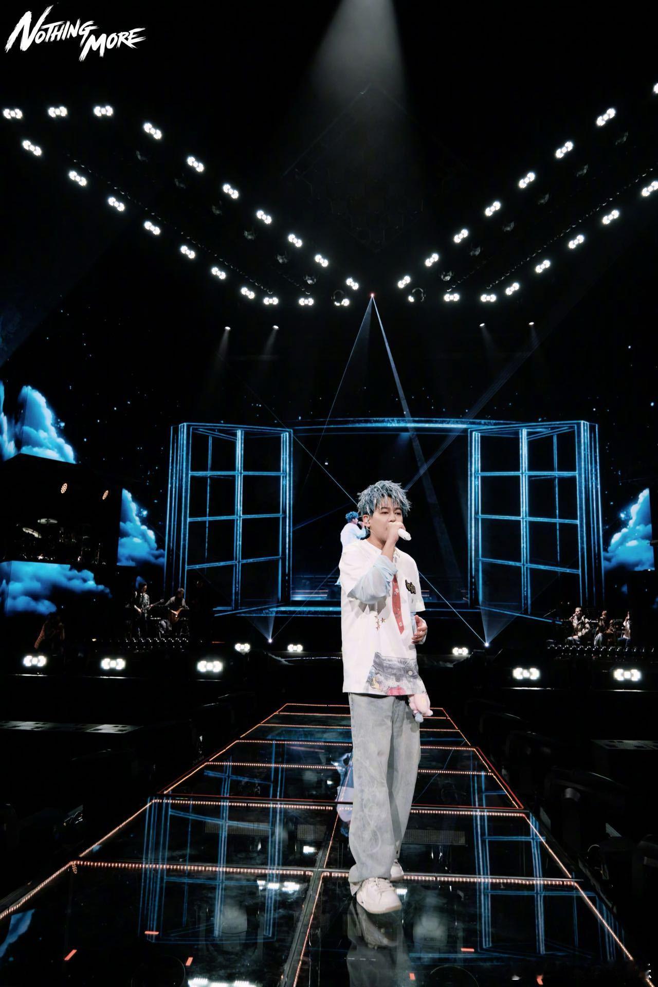 热情重庆，今晚的苏醒舞台注定会再次燃爆！他的每场巡演都带来不同的精彩，今晚的重庆