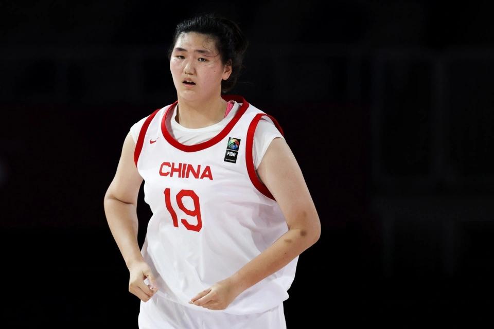 柏林女篮世界杯打完，关于19岁张子宇的各种舆论简直铺天盖地。有人拿放大镜一帧一帧