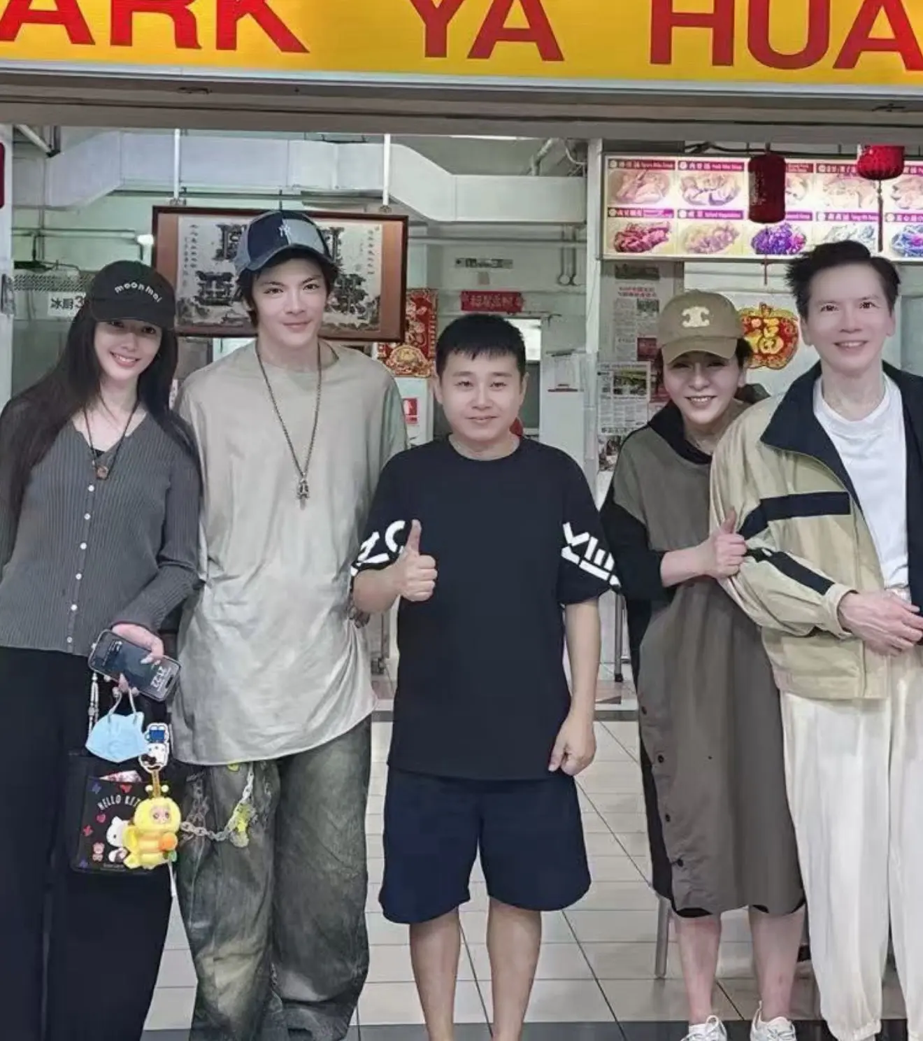 是谁偶遇了向佐郭碧婷带女儿买衣服？向佐郭碧婷陪女儿在新加坡逛街挑选衣服...