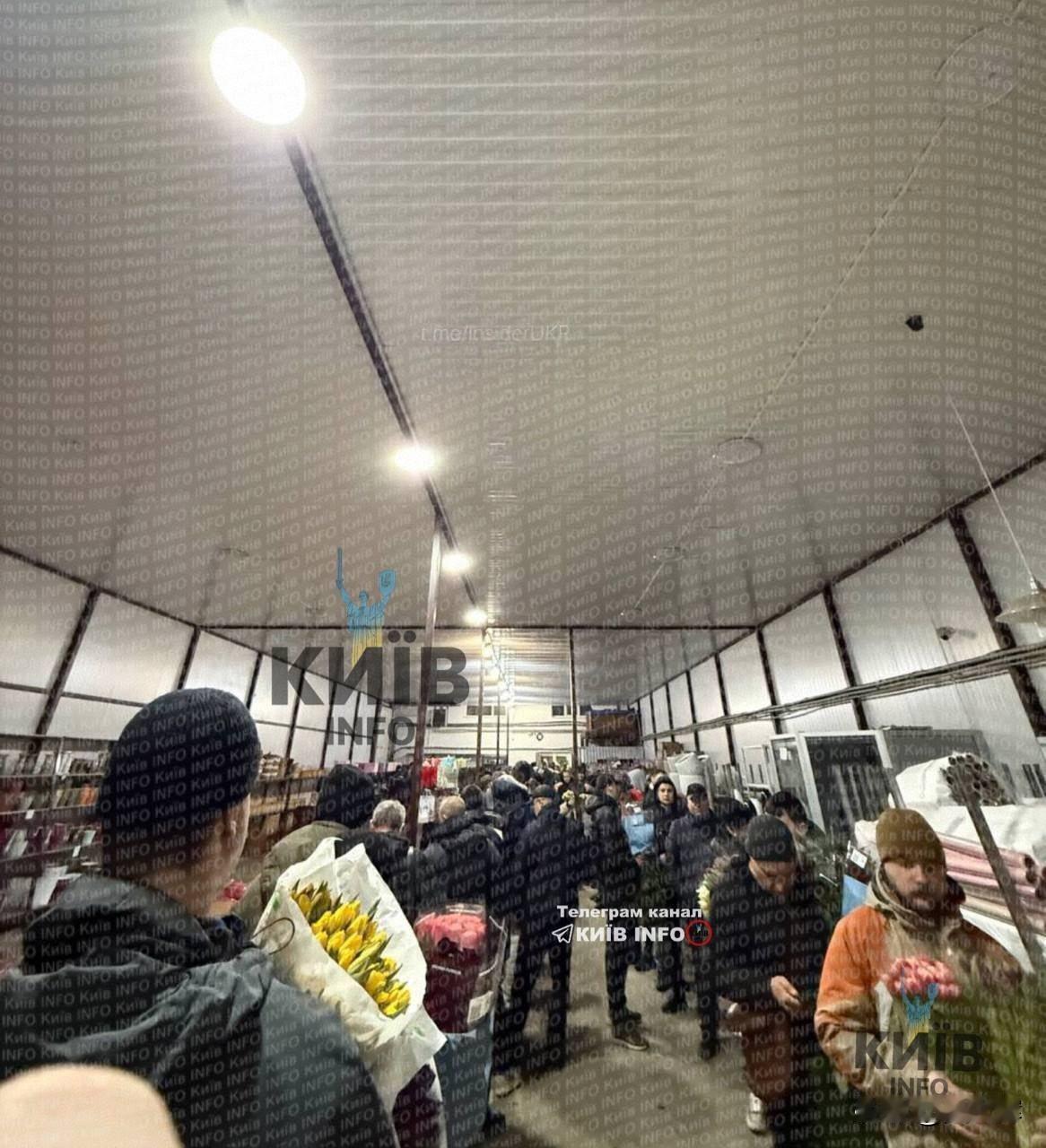 情人节基辅花店陷入瘫痪：排队人数达 200–250 人，等候时间长达 3–4 小