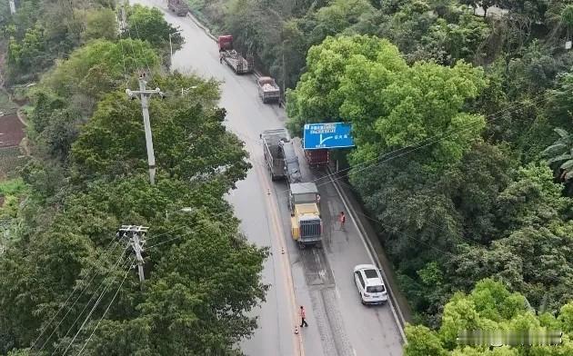 丰都多条主干道集中翻新，出行难题一次性解决
城市主干道关乎每位市民的出行体验，此