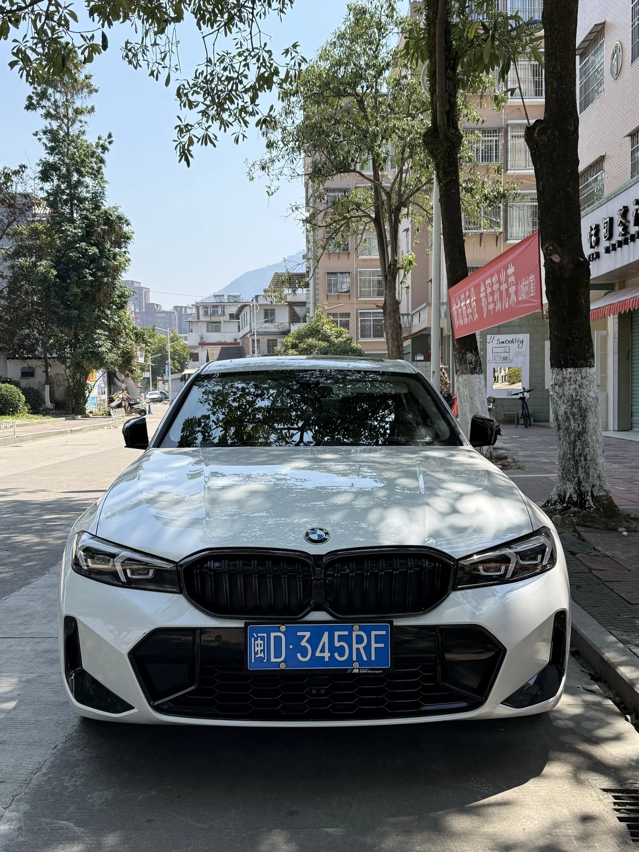 出了社会才知道一辆二三十万的宝马3系 普通人需要努力一年又一年