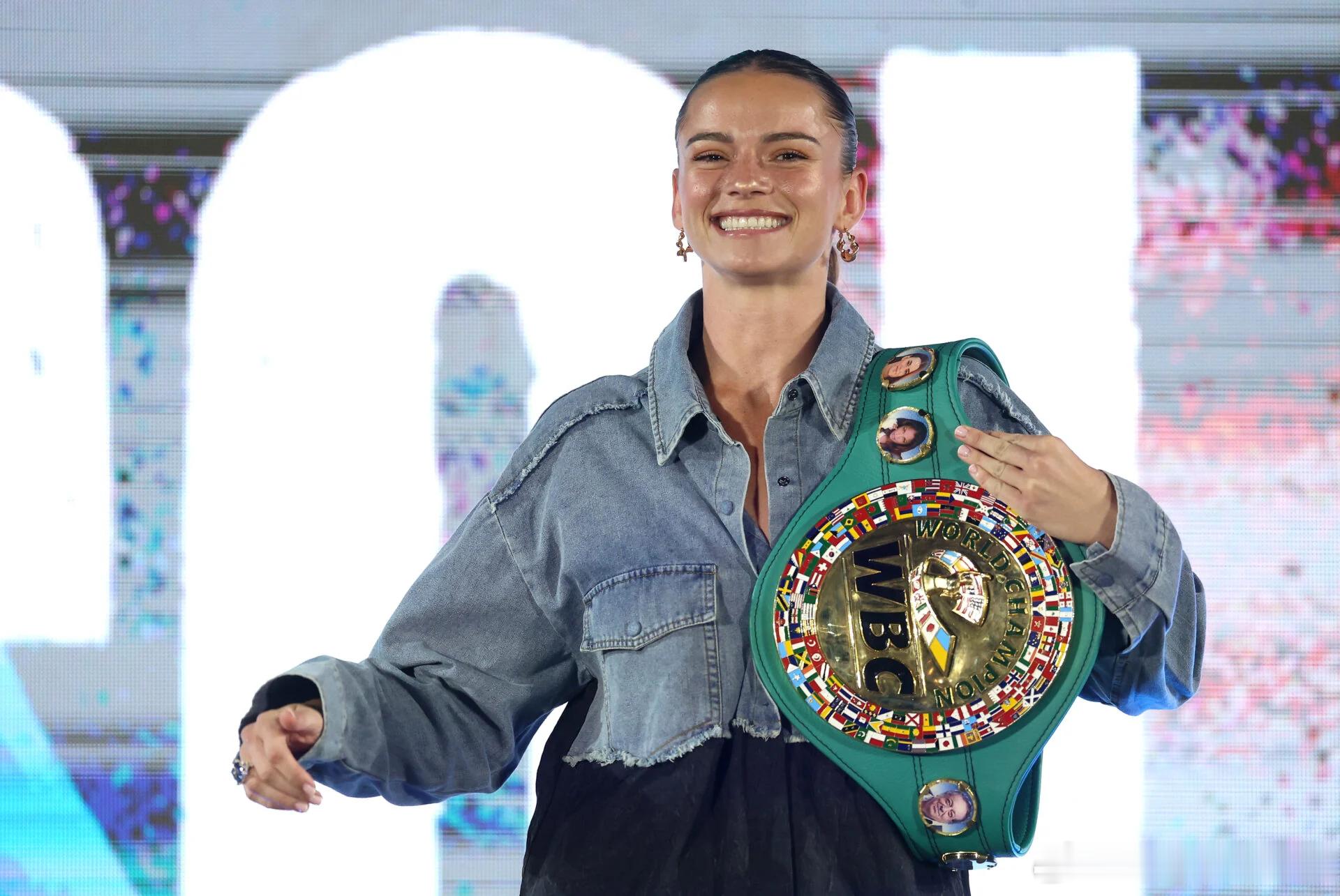 UFC 尽管传奇拳手阿曼达·塞拉诺（Amanda Serrano）即将退役，斯凯