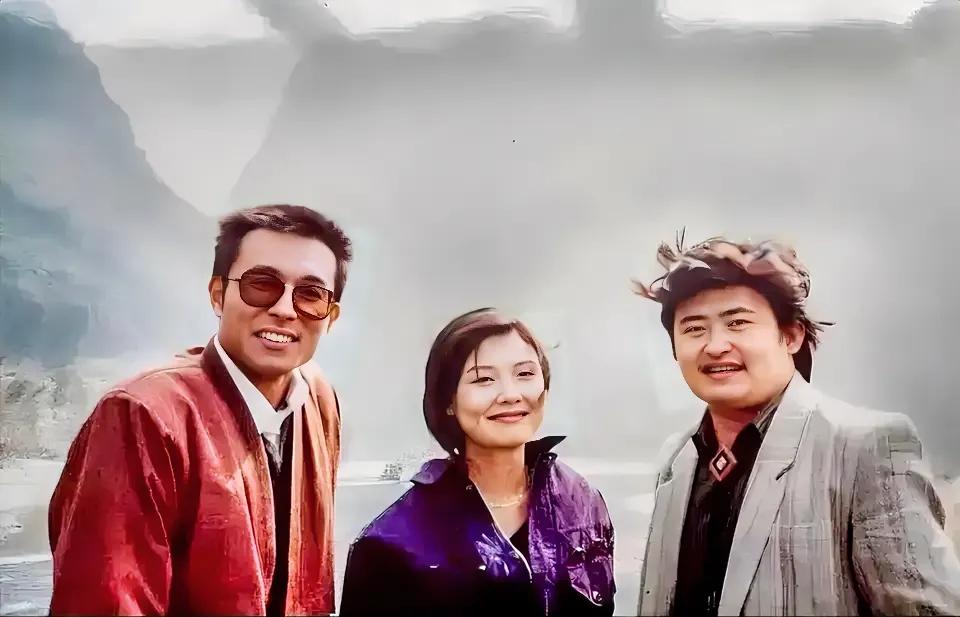 1992年长江三峡老照片！谢园、马晓晴、刘欢同框出游。影帝、当红女演员、实力派歌