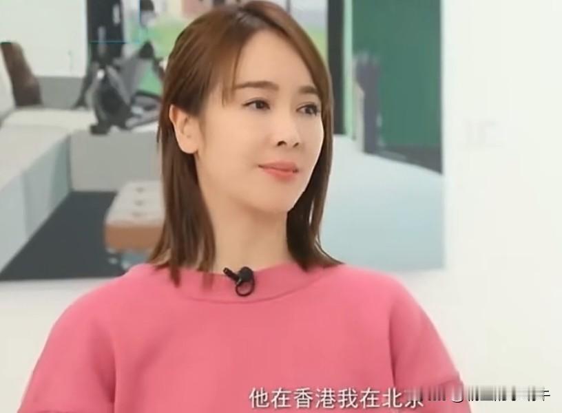 [微风]演员左小青说：“我前夫比我大将近20岁，他是个成功的商人，在那段婚姻里，