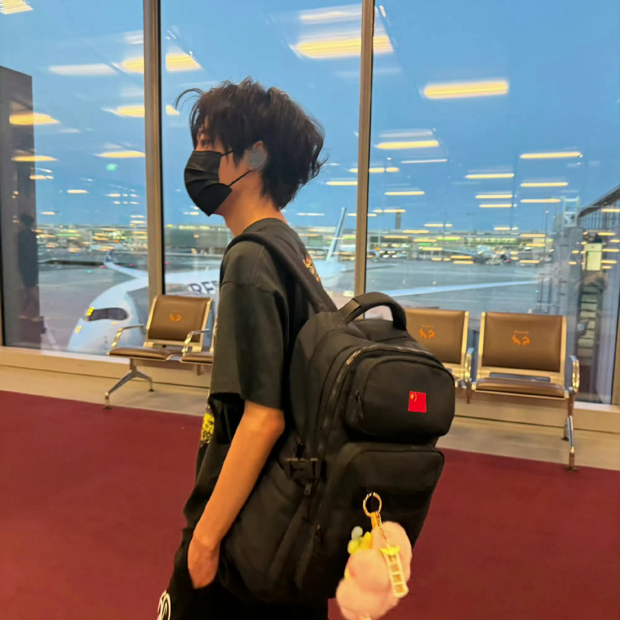 清融日记巴黎行顶着呆毛报备来了，清融玩得开心呀！请求加更巴黎明信片 ˵＞𖥦＜˵
