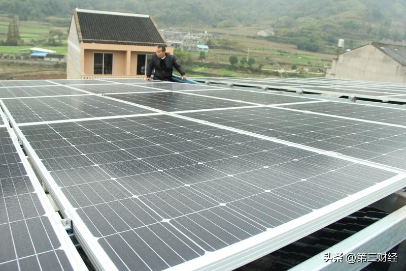 中国电池板成巴基斯坦婚嫁新选择

巴基斯坦嫁女送中国太阳能电池板，三年进口增长近