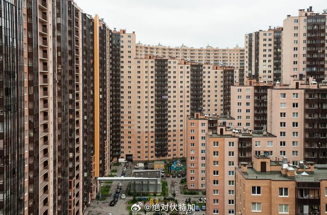 俄罗斯 Kudrovo 的一座住宅楼。建筑 俄罗斯 建筑设计