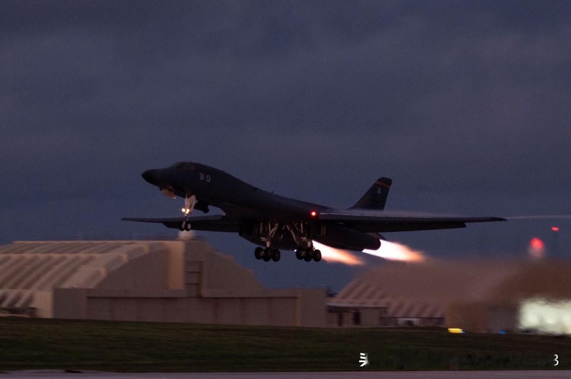 美国空军B-1B“Lancer”远程重型轰炸机周二参与了对伊朗伊斯兰革命卫队（I