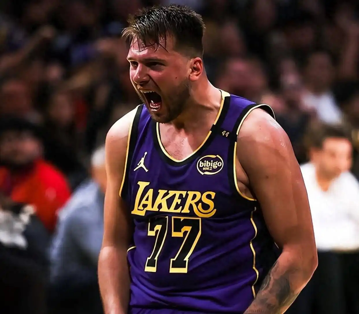 #东契奇无缘常规赛三分王争夺# 东契奇目前投中254记三分，名列本赛季三分命中数