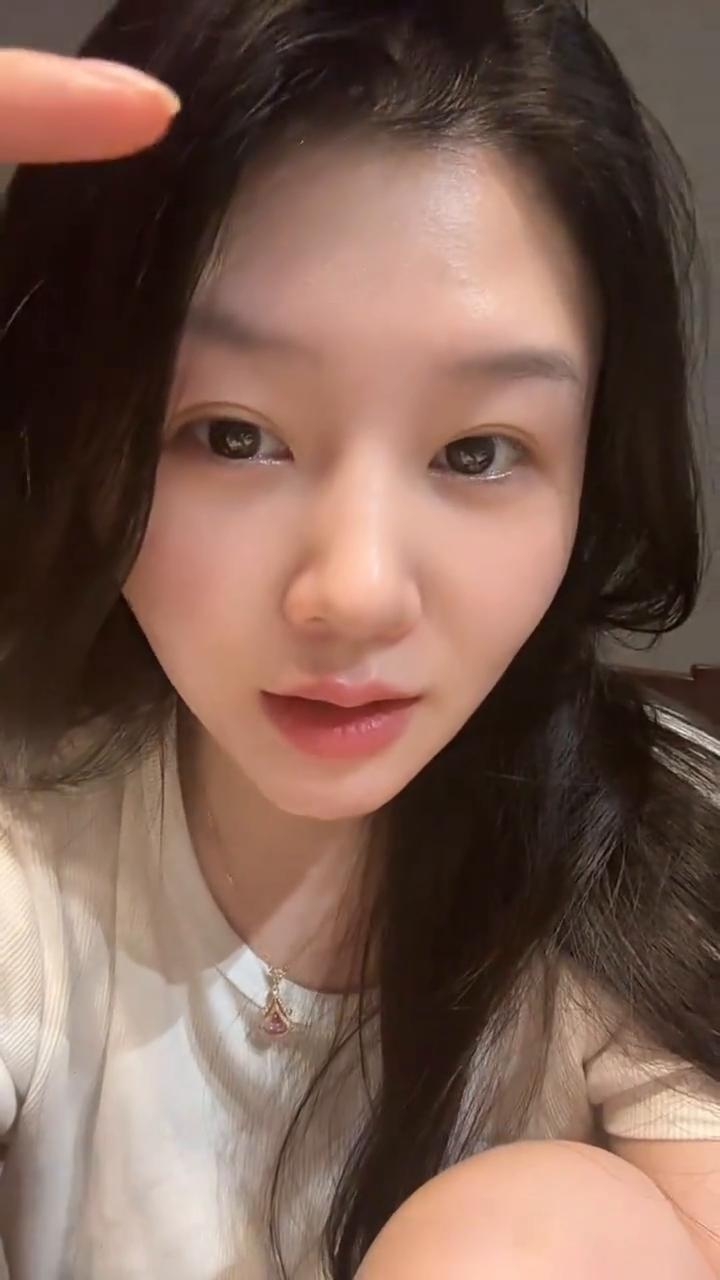 昨天我跟一帮年化很高的朋友一起吃饭，我发现对比他们简直就是在乱买。他们不仅上知天