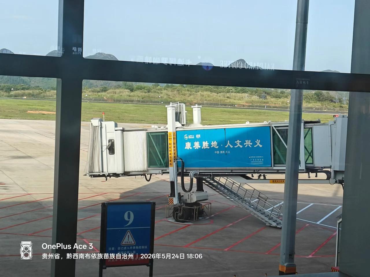 我这次从西双版纳嘎洒机场乘飞机陪战友老胡，去杭州浙大二院看心脏，走前州医院急诊医