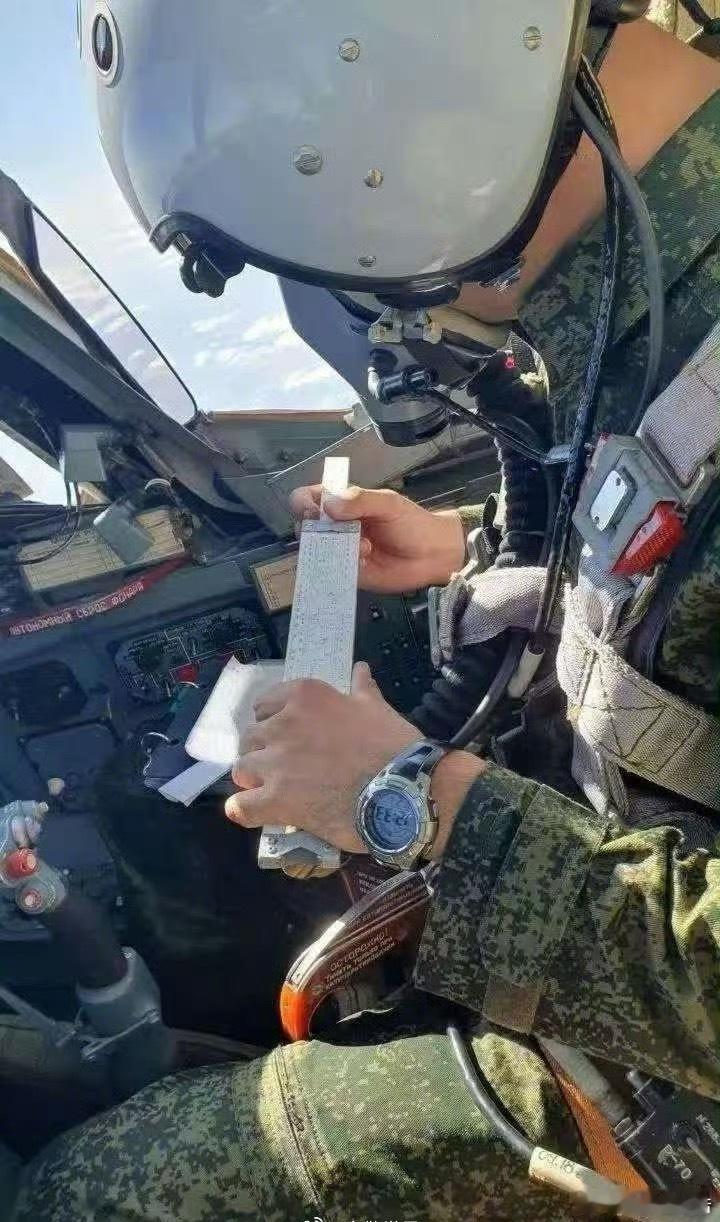 俄罗斯苏3 4飞行员在标定航线，这就是世界第二大军事强国的空天军…….因为飞机没