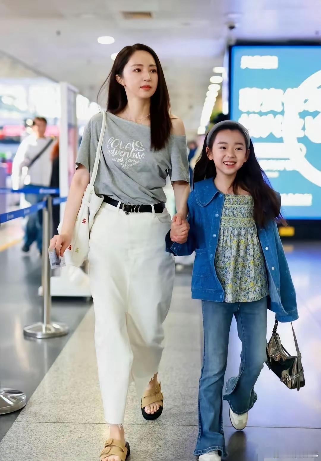 有一种冷是妈妈不冷，女儿冷！ 