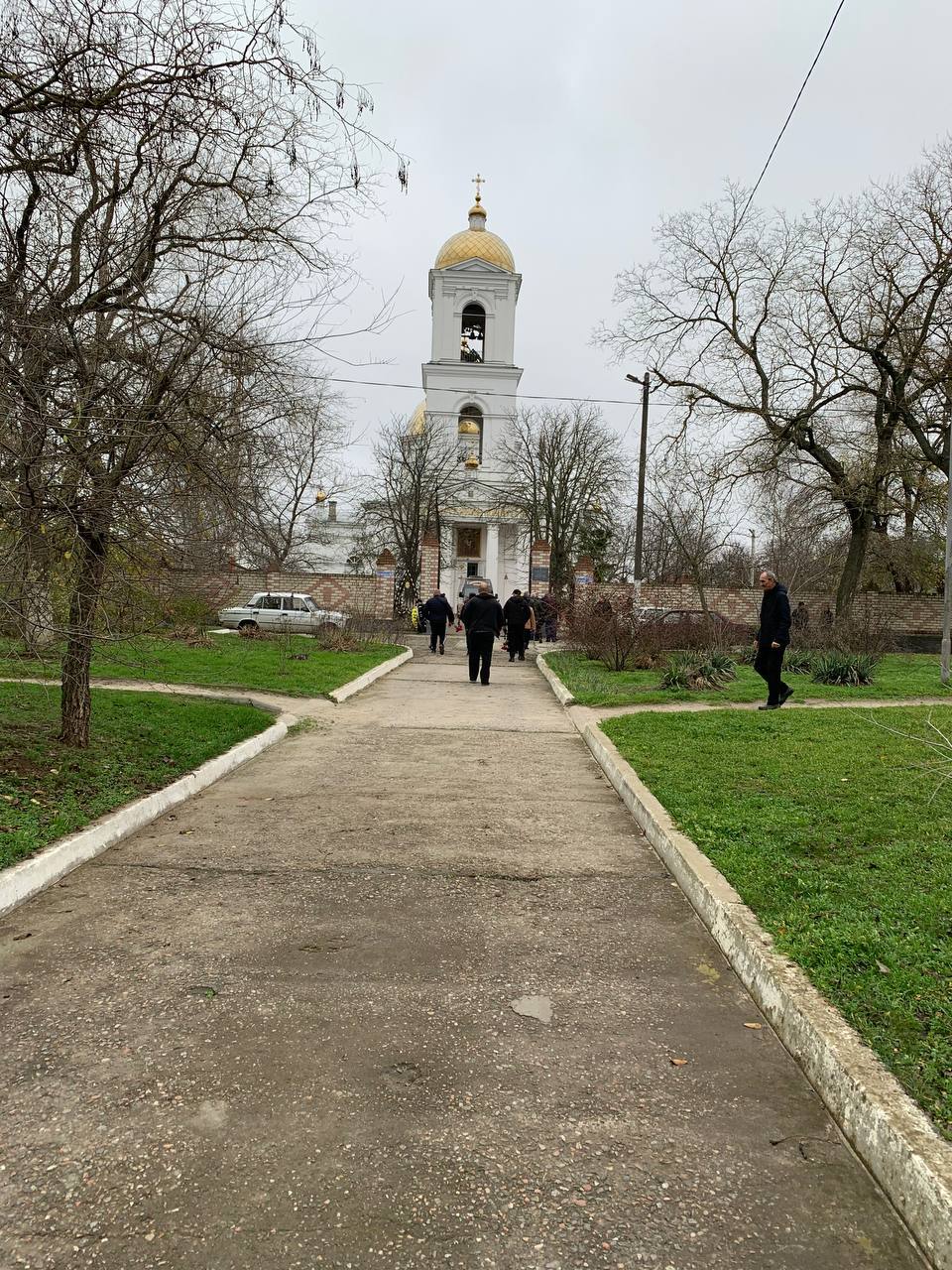 乌克兰UA  无论是冲锋在前线的士兵英雄，还是在废墟与黑暗中默默守护生命的无名志