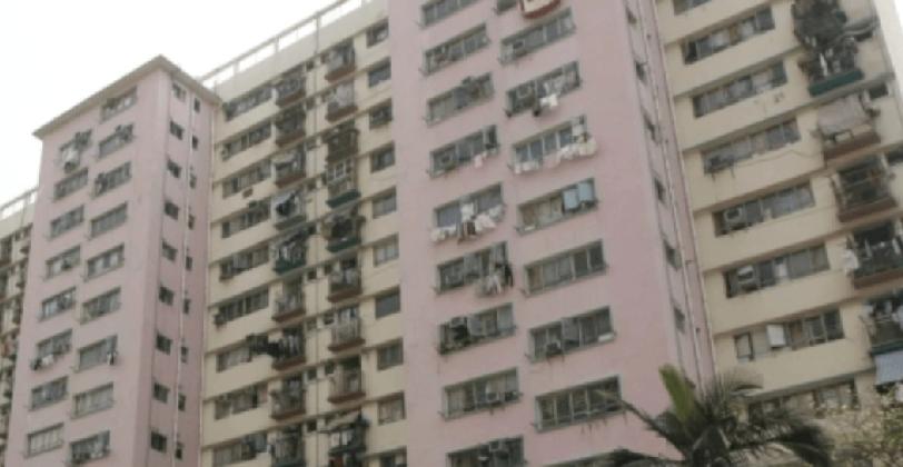 珍惜生命，30日晚上7时06分，香港健康村白杨楼一名保安员向执法部门报案，指在楼