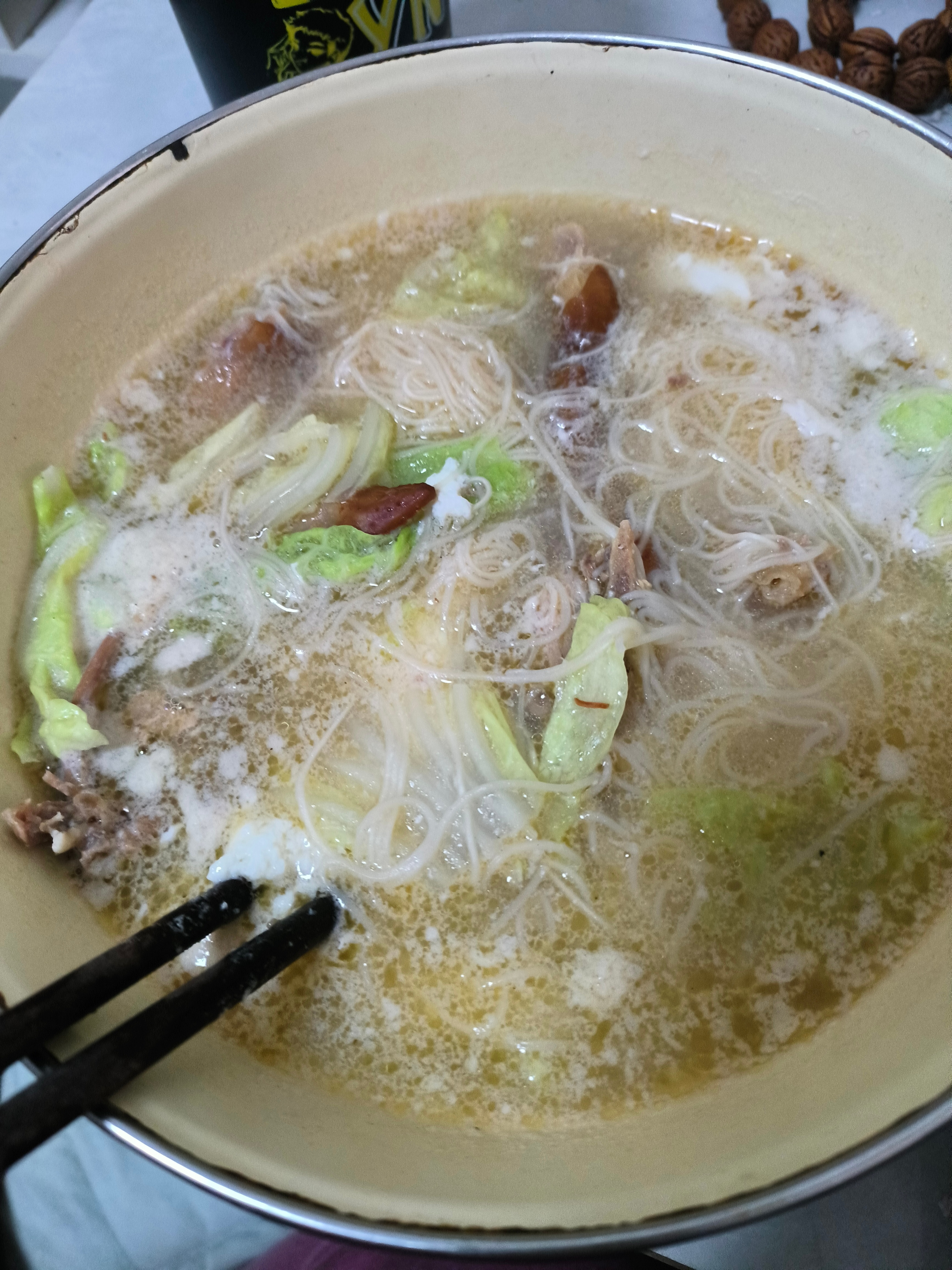 这个点了，才吃午饭，给我饿的，看看我整个一个超大型的碗🥣