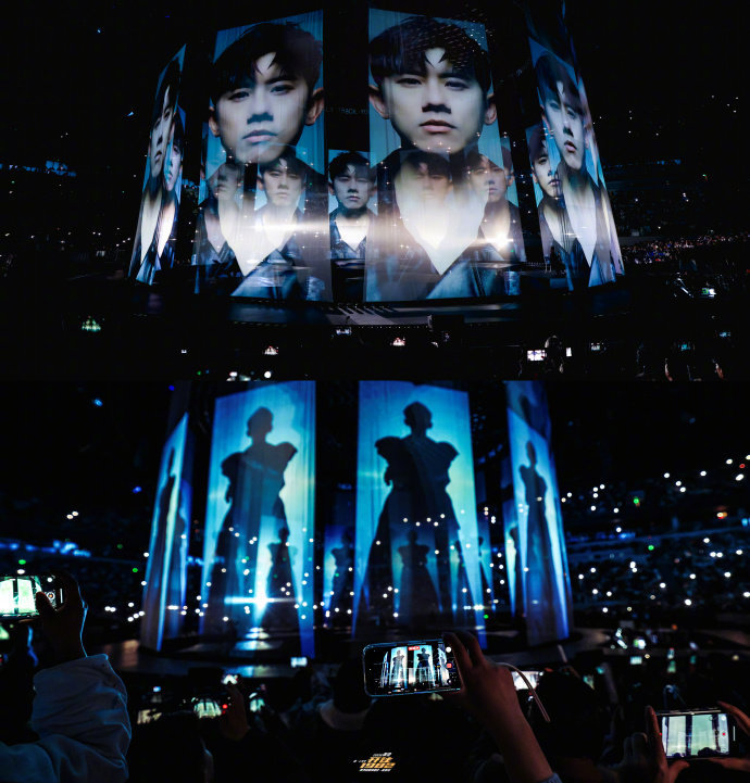 张杰成都演唱会新春场的龙门阵洛希极限2.0四面台有会移动的移动台里面的龙门阵九宫